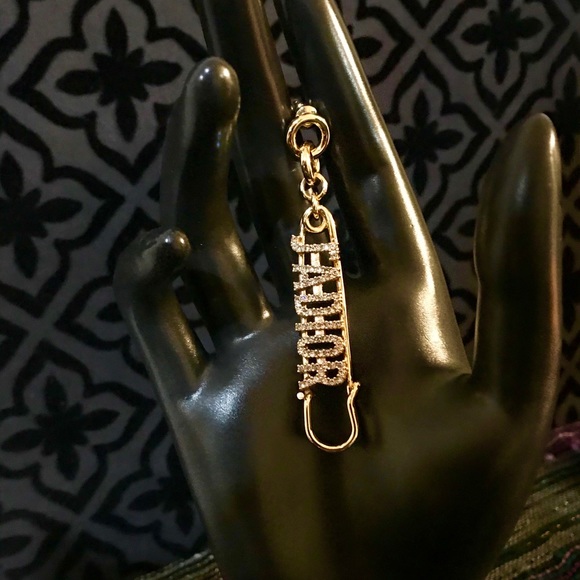 J’Adior Namesake Strauss & Gold - Picture 13 of 15